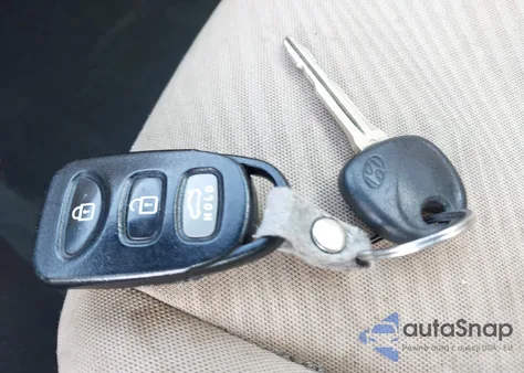 2013 Hyundai Elantra Gls z USA, uszkodzony, nr VIN KMHDH4AE2DU703119